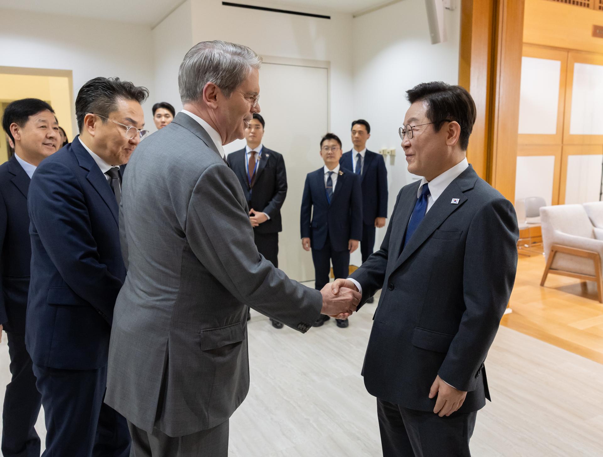 Korea steps up pressure on US over tariffs, visa dispute - The Korea Times